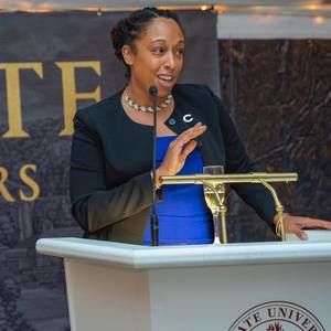 Meet your Posher, Laura